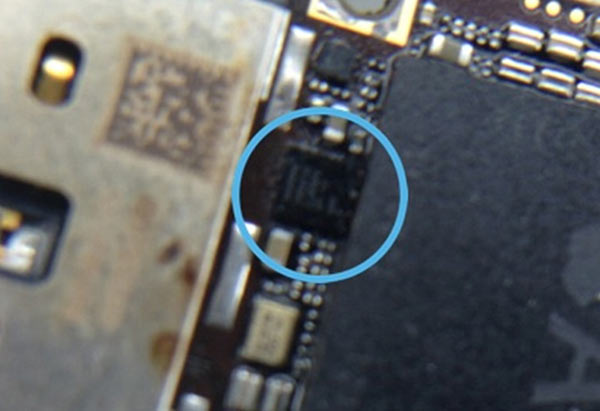Cảnh báo sạc và cáp lightning không chính hãng có thể phá hỏng IC quản lý nguồn iPhone