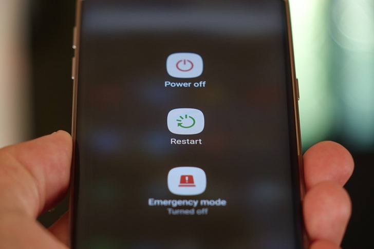 cach khac phuc loi khong nhan the nho tren dien thoai android nhanh chong hinh 01