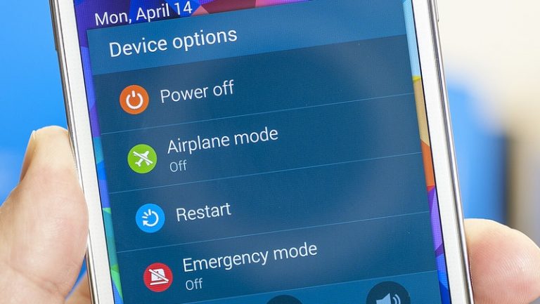 Cách khởi động thiết bị Android khi bị hư nút nguồn