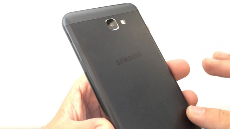thay pin samsung galaxy j7 prime 1